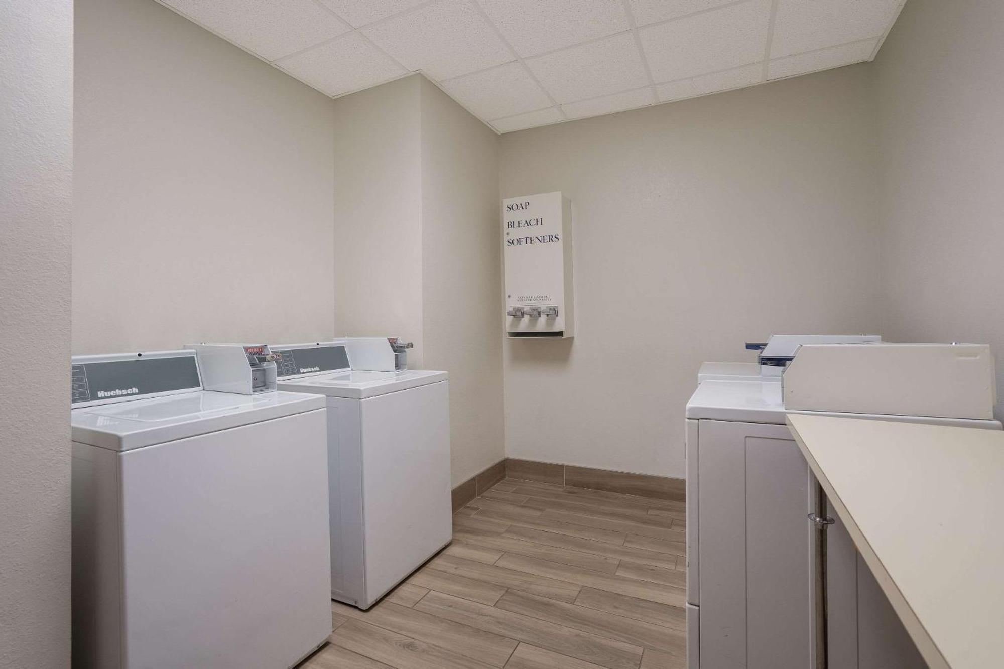 Mainstay Suites Wilmington - University Area Экстерьер фото